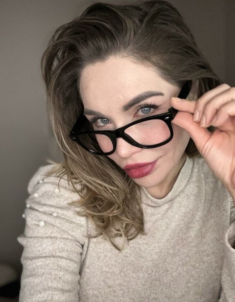 elizabethh1987 porn star pic