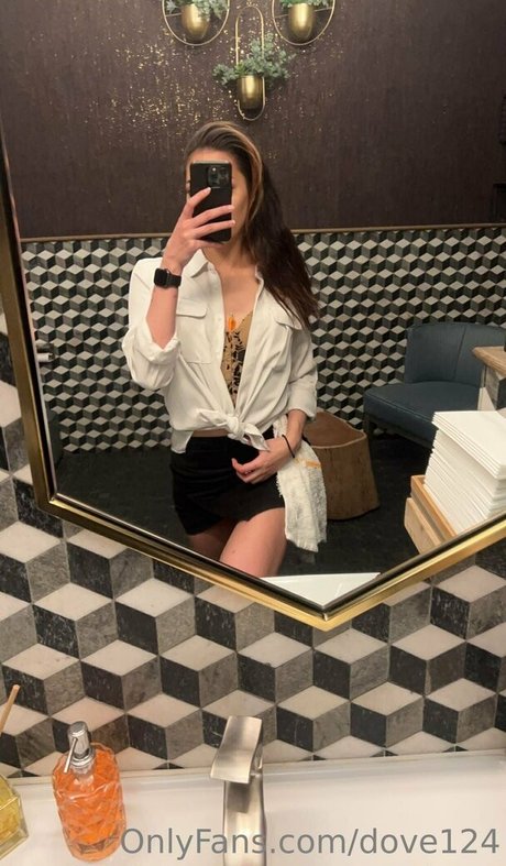 dove124 model nude picture