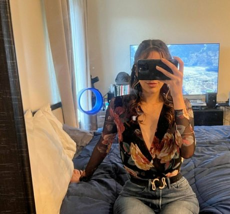 dove124 pornographic actress pic