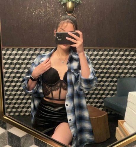 dove124 model adult archive