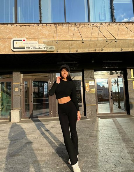 miaa sexy art model pic