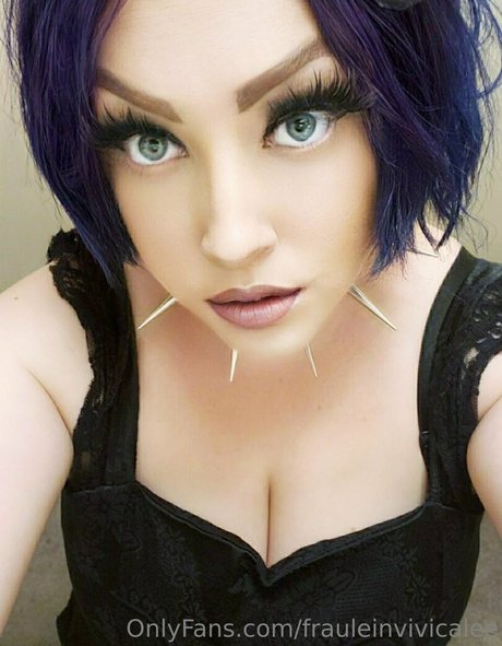 frauleinvivicalee erotic model pics