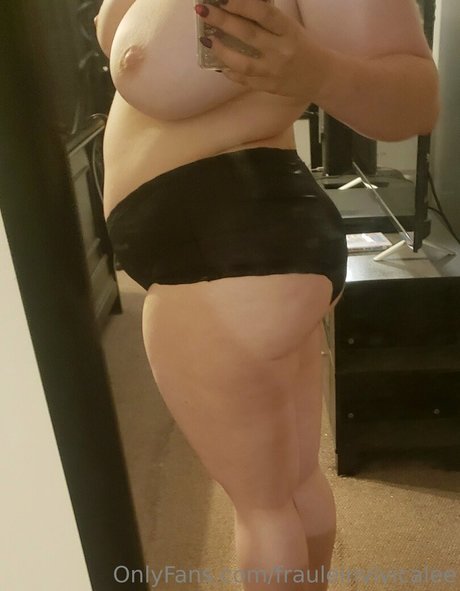 frauleinvivicalee star hot pictures