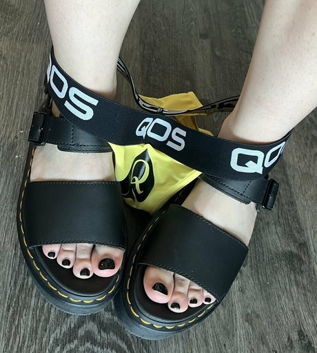 HotWifeHeidi hot actress picture