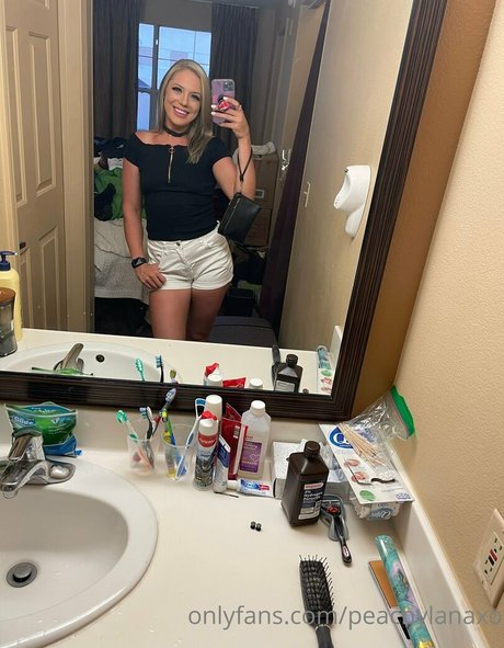 peachylanaxo star pornographic gallery