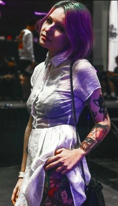 Weronika Truszczynska model top picture