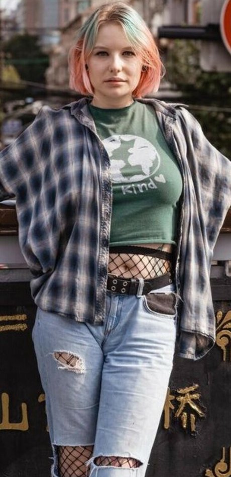 Weronika Truszczynska pornstar sex photo