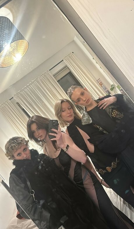 leels_ model adult pic