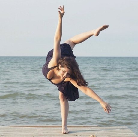 Emily Helen Barry perfect model pic