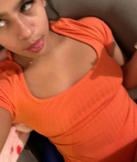 Holly Hennessy porn model pics