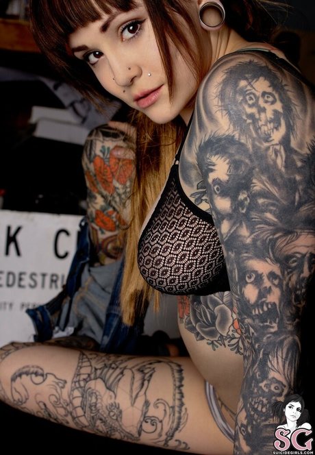 Elle Stranger model exclusive img