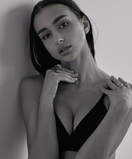 Dari Vladymyrova star high quality photo