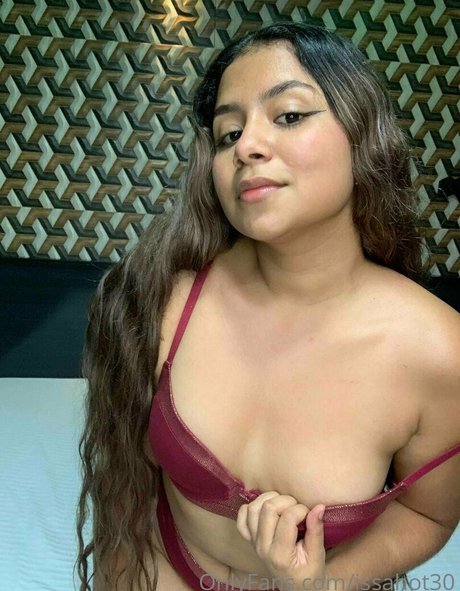 issahott31 model perfect img