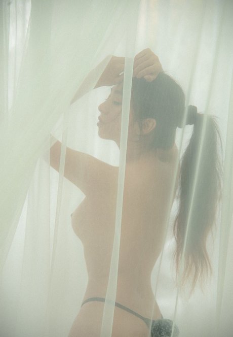 Mercury Nguyen model porn picture