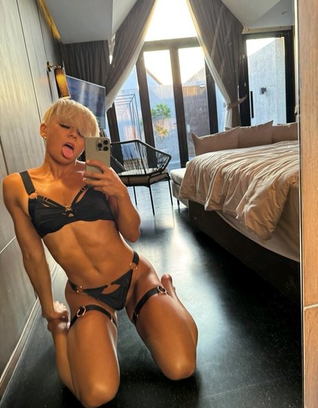 Sophie Arvebrink sex model pic