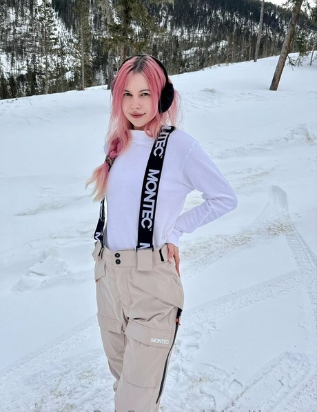 ridewithcarms pornstar erotic image