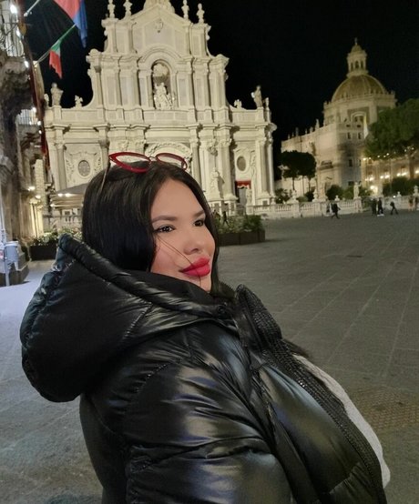 Naty Mari model pretty picture