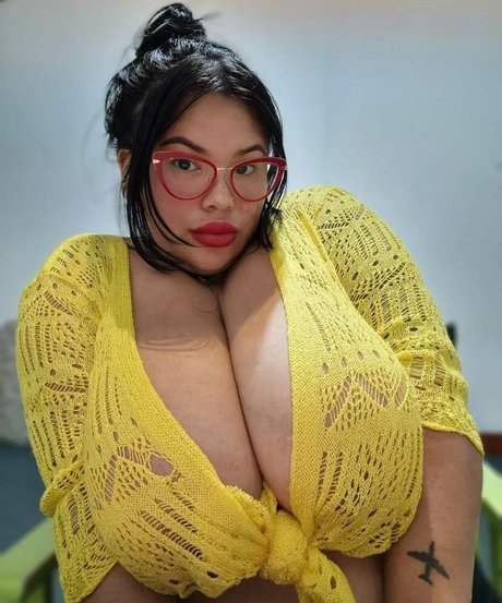 Naty Mari exclusive star pictures