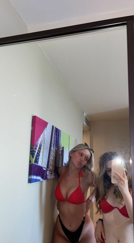 Chloe Burns star art pictures