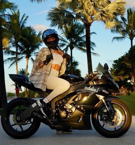 Chalina l perfect star photo