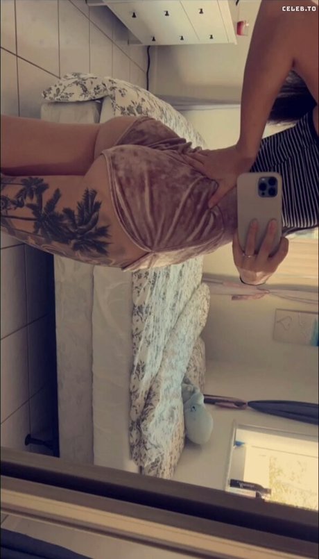 Chalina l naked model galleries