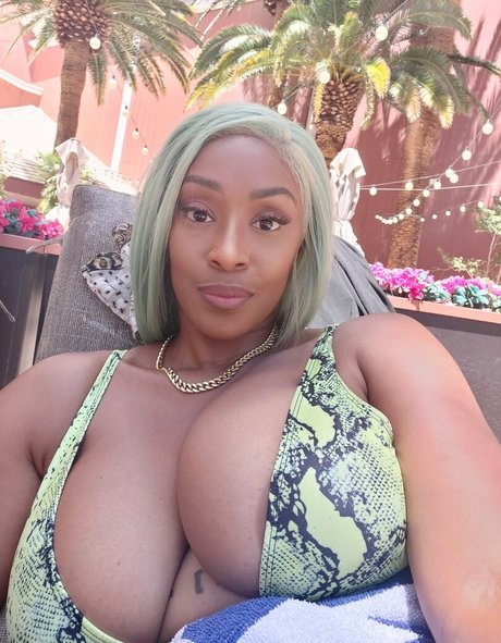 LavendaMonroe star pictures