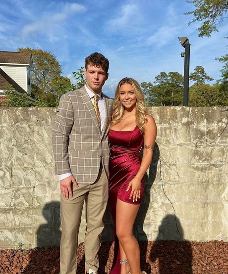 Caitlin Betterly adult model pic