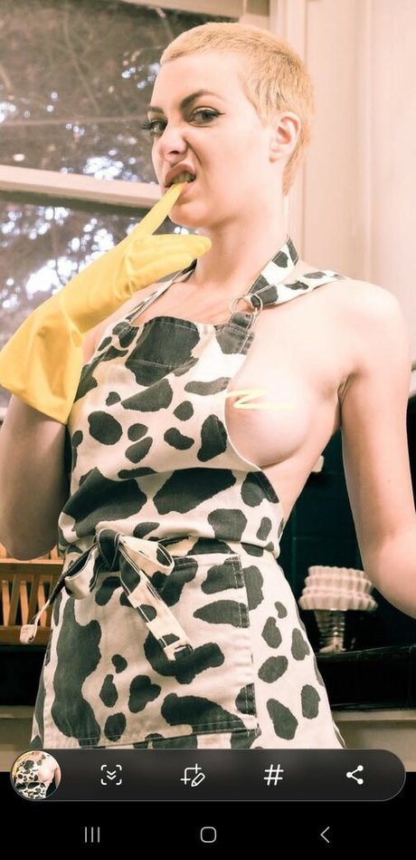 Avalon Valore sexy model gallery