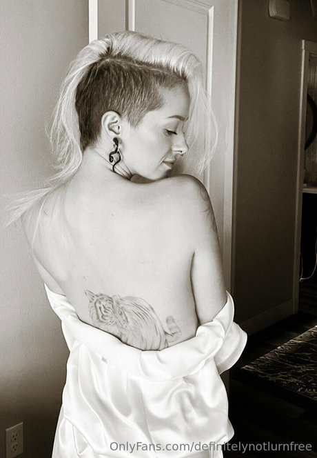 definitelynotlurn pornstar beautiful gallery