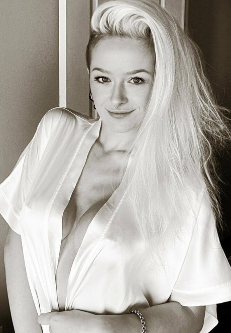 definitelynotlurn free model galleries