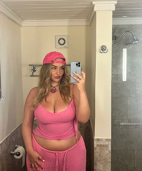 Joann Van Den Herik erotic actress img