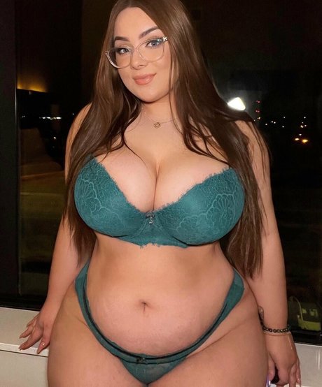 Lena Rae model top images