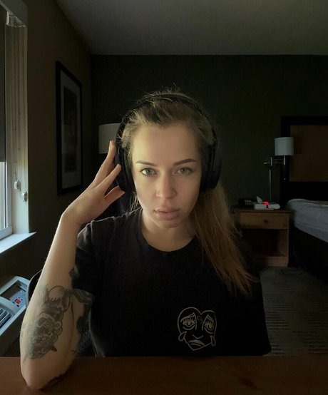 Rory Knox hot star photo