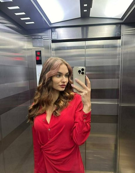 Elish blossom model nice picture