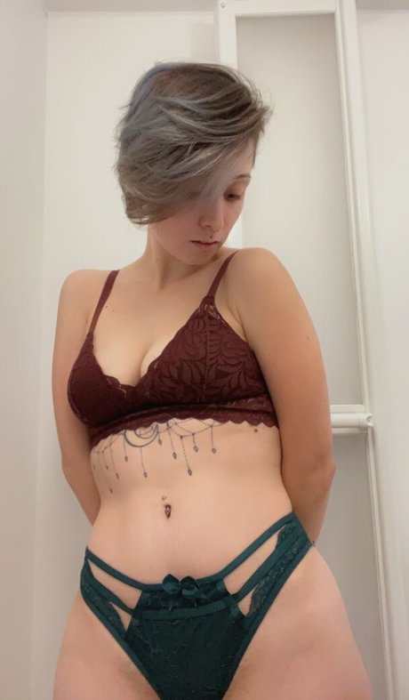 Littlesin16 pretty actress pictures