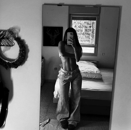 Aluma Dahuki pornstar art photo