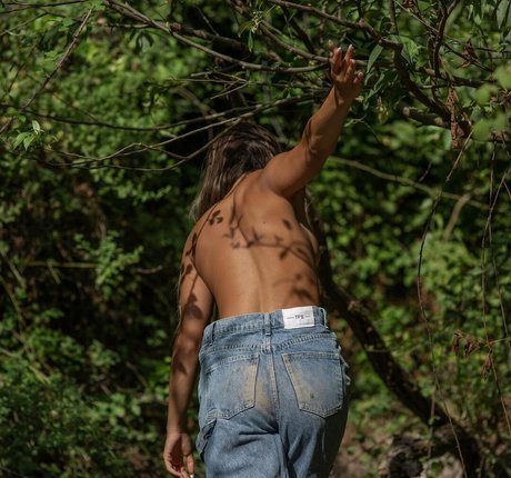 Aluma Dahuki free model photos