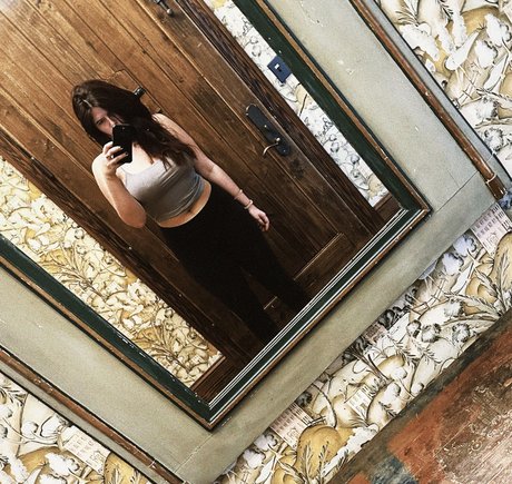 Erica Lindbeck free star photo