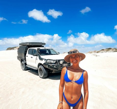 Molly Dixon top model archive