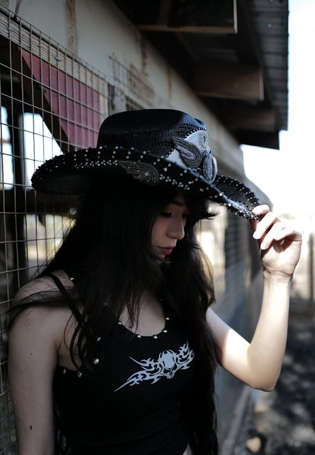 Emiru nude pornstar picture