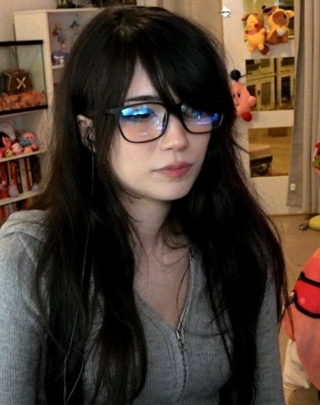 Emiru adult model galleries