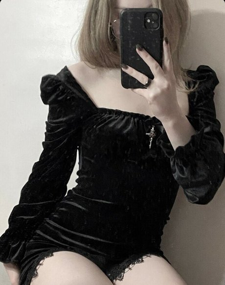 Vwemor model adult pictures