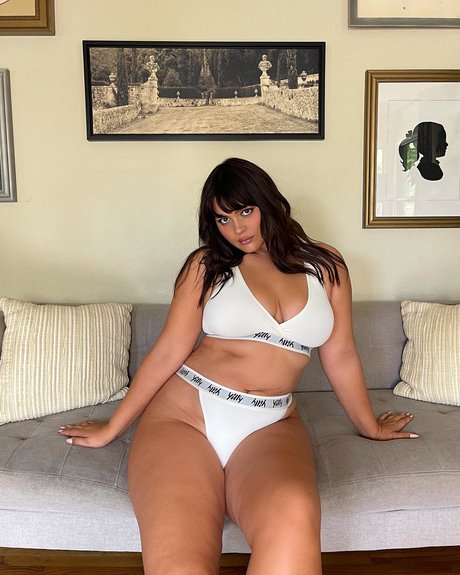 Bellaagolden sex actress gallery