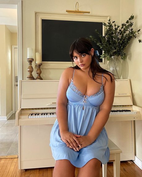 Bellaagolden naked pornstar pictures