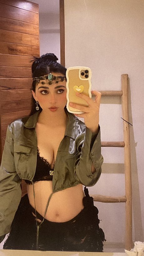 _Feliftt model hot pics