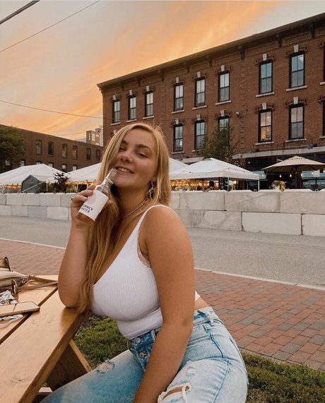 Marina Brooks_ pornstar pretty picture