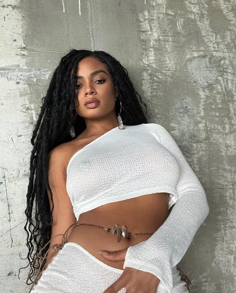 Essence Tatiana pornographic model photos