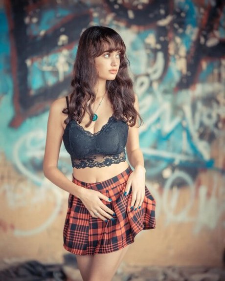 Linoy Tavore art actress img