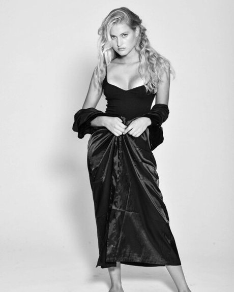 Zoe Helena art star archive