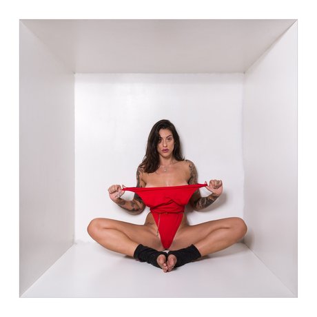 Evelyn Perez star art archive